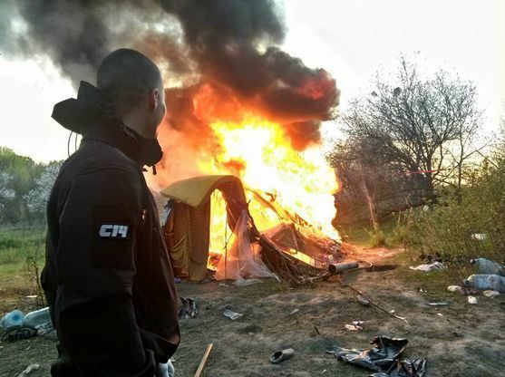 Під Львовом спалили ромський табір