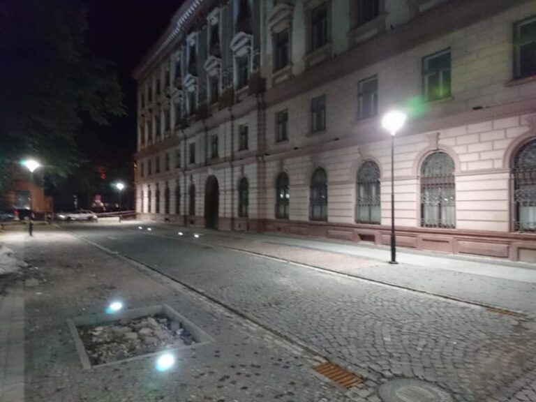 У Франківську встановили нові ліхтарі (ФОТО)