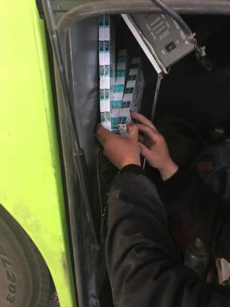 Українець намагався вивезти до Польщі понад 1,5 тисячі пачок цигарок (ФОТО)