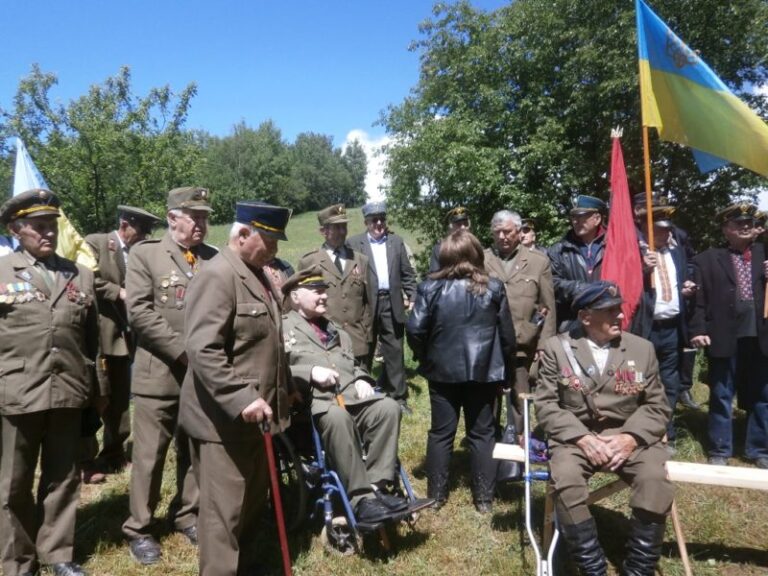 Відновлену криївку УПА освятили на Прикарпатті