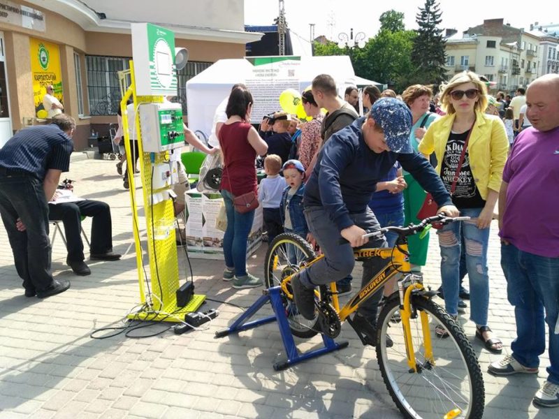 Дивами науки вражали франківців у центрі міста (ФОТО)