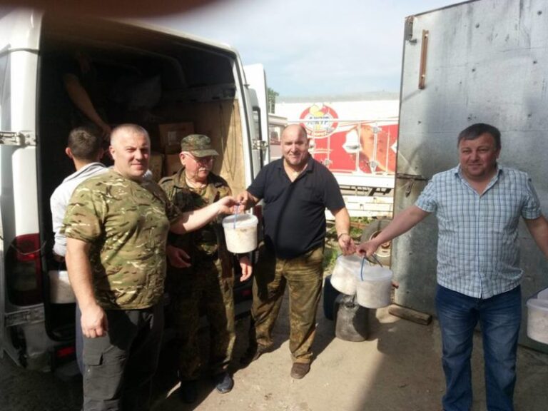 Небайдужі надвірнянці наліпили та відправили 5400 вареників воїнам АТО (ФОТО)