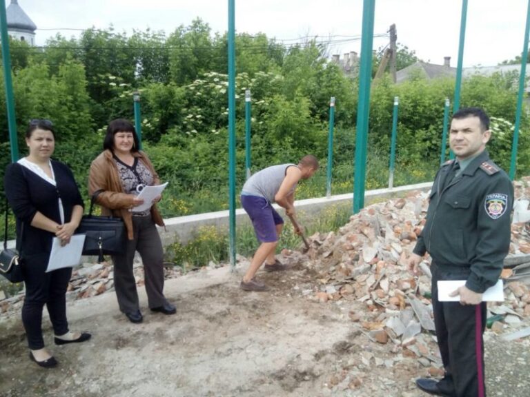 Прикарпатця, котрий півроку не платив аліменти, відправили на громадські роботи