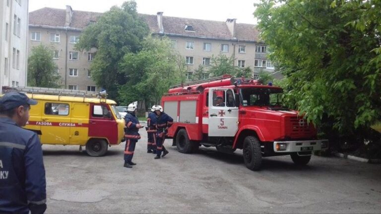 Франківець з інвалідністю зачинився в гаражі і не виходив на зв’язок: його визволяли рятувальники