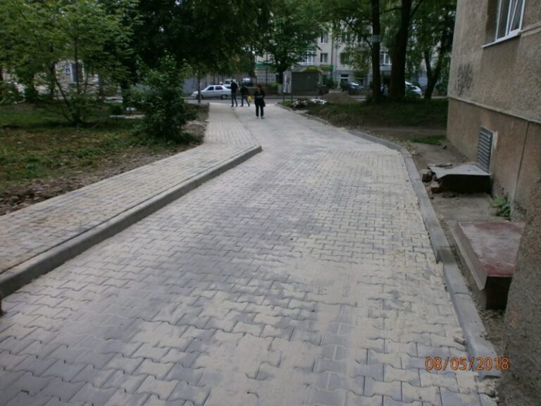 На Чорновола довели до ладу прибудинкову територію (ФОТО)