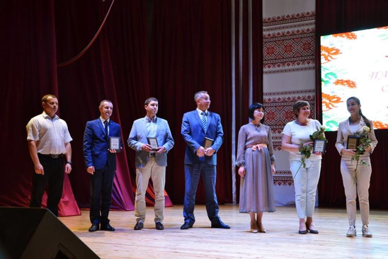 В Івано-Франківську нагородили кращих педагогів та учнів року (ФОТО)