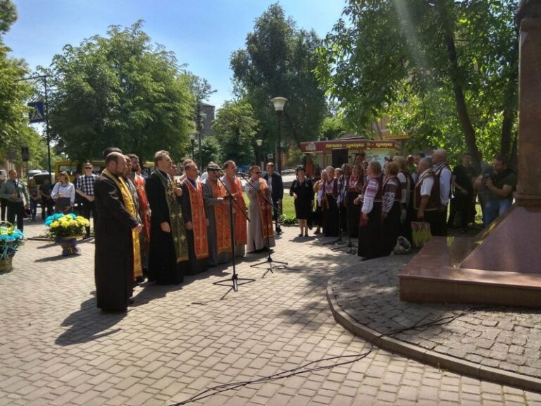 В обласному центрі у День героїв відслужили панахиду та дали нагороди бійцям (ФОТО)