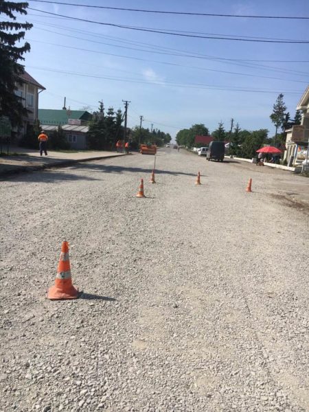 У Городенківському районі ліквідовують ямковість на дорозі (ФОТО)