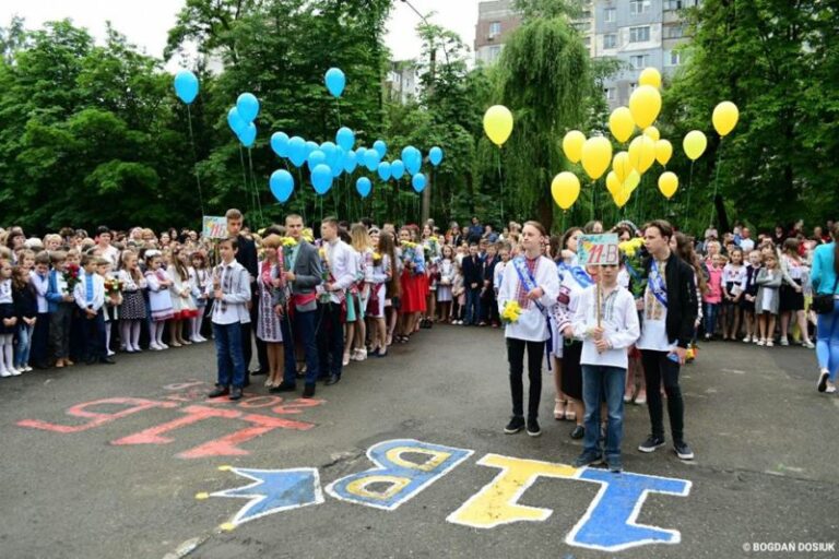 Франківській школі подарували сертифікат на придбання комп’ютерної техніки (ФОТО)