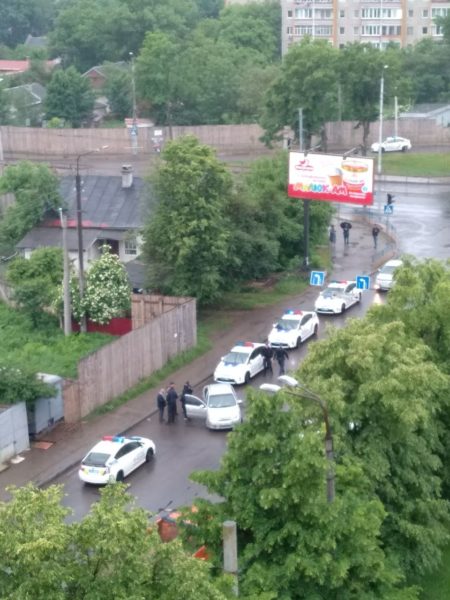 Ранкова стрілянина в Пасічній: патрульні після погоні пострілом втихомирювали втікача (ВІДЕО, ФОТОФАКТ, ОНОВЛЕНО)