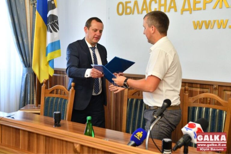 Шість прикарпатських ОТГ отримали земельні ділянки (ФОТО)