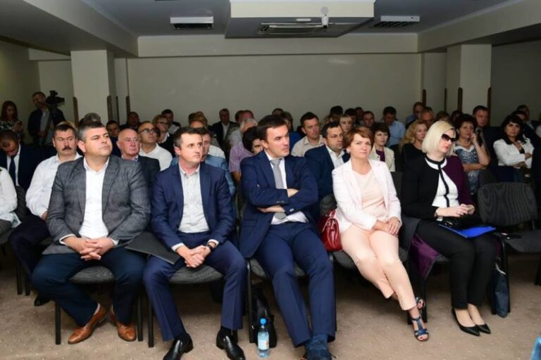 Прикарпатські чиновники, науковці й експерти говорили про розвиток місцевого самоврядування (ФОТО)
