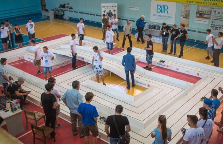 Франківські студенти перемогли на Всеукраїнській олімпіаді з робототехніки (ФОТО)