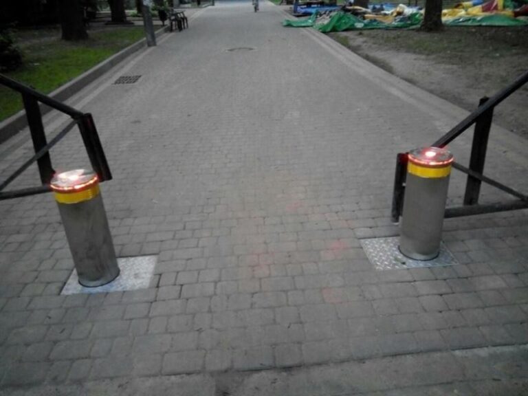 У міському парку встановили боларди (ФОТОФАКТ)