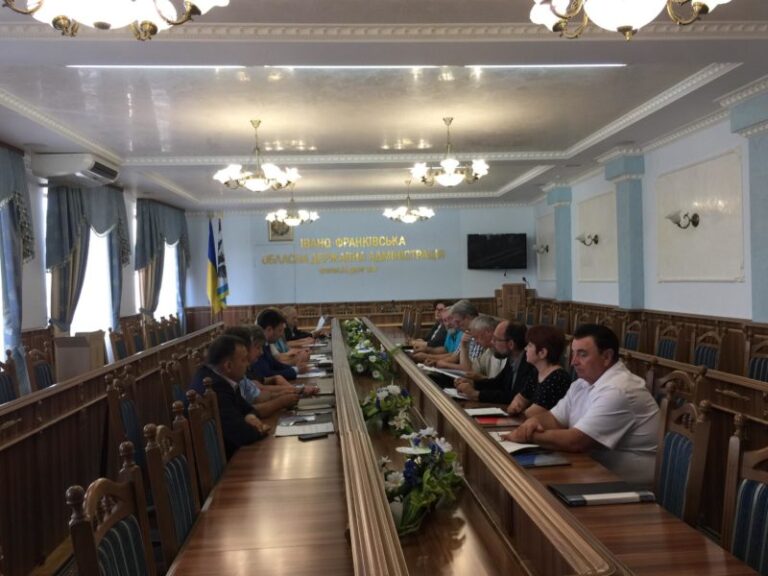 Пушик покритикував місцевих письменників, і просить видати його збірку до ювілею
