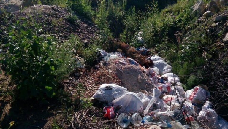 До берега Бистриці Надвірнянської через сміттєзвалище частково обмежать заїзд автівок (ФОТО)