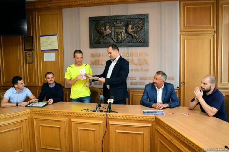 Найкращого спортсмена травня урочисто нагородили у франківській мерії (ФОТО)