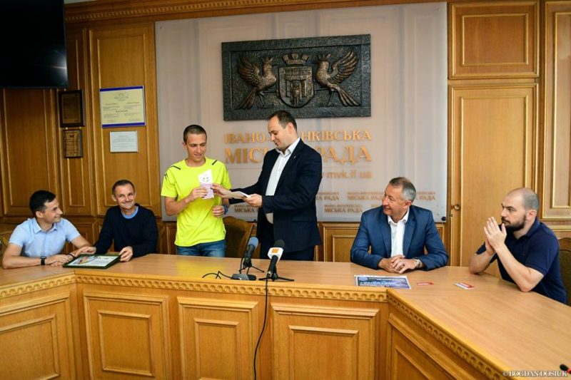 Найкращого спортсмена травня урочисто нагородили у франківській мерії (ФОТО)