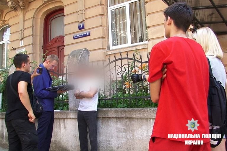 Поліція розповіла подробиці резонансного затримання у центрі міста (ФОТО)