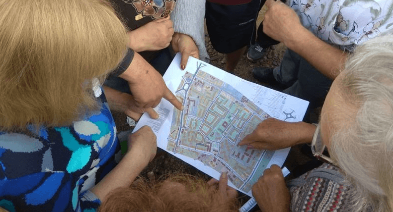 Мешканці будинків на Коновальця вимагають сквер, а не забудову (ФОТО)