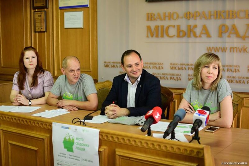 Кольоровий забіг, святкові локації та концерт. Як франківці відзначатимуть День молоді