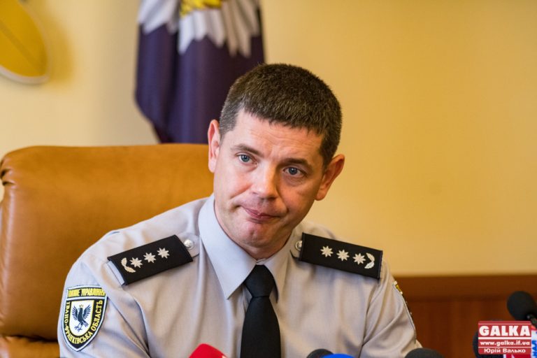 Начальник поліції Прикарпаття не коментує затримання підлеглого за хабар у 5 тисяч доларів США – справу веде ДБР