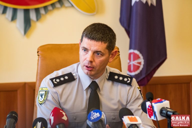 У Франківську виявили листівки з “чорним піаром” кандидата в президенти, – начальник поліції