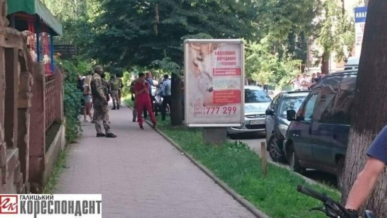 У центрі міста поліцейський екшн, затримали злодіїв із Запоріжжя (ФОТОФАКТ)