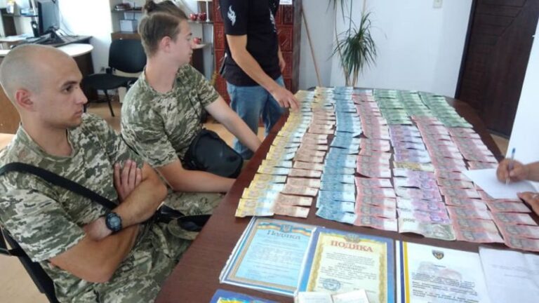 У Франківську затримали шахраїв, які збирали гроші на “допомогу” (ФОТО)