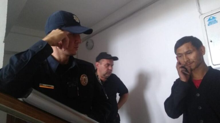 Франківка стверджує, що спіймала злодія, а патрульні його відпустили. У поліції своя версія (ФОТО, ОНОВЛЕНО)
