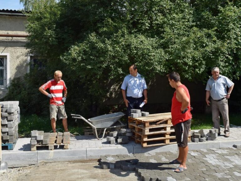 Приводимо до належного стану житловий фонд та прибудинкові території – Марцінків (ФОТО)