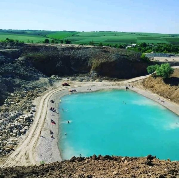 Унікальна “Блакитна лагуна” на Прикарпатті перетворилась в болото (ФОТО)