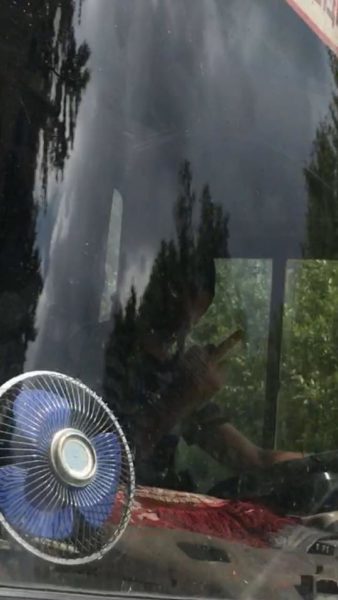Давай готівку: водій приміського автобуса не брав у рейс пасажирів з квитками (ФОТОФАКТ)