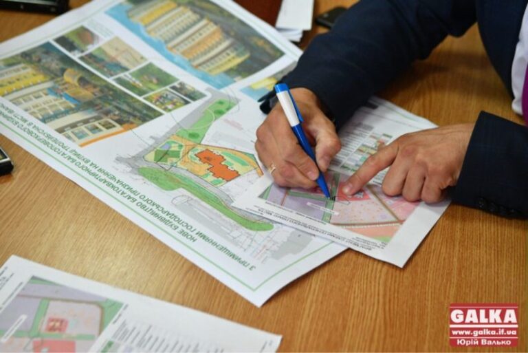 У франківській міськраді вирішують питання скандальної ділянки поблизу школи №24 (ФОТО)