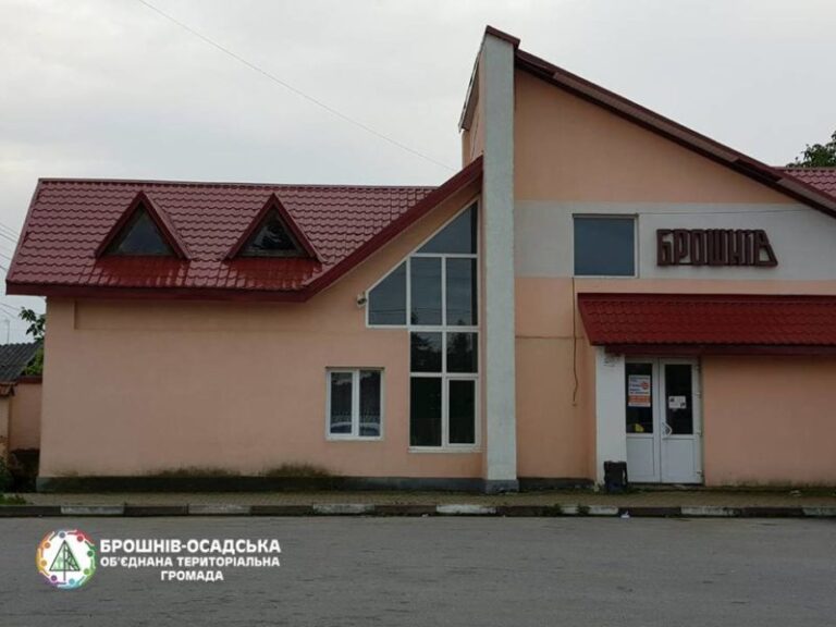 На колишній автостанції Брошнів-Осада можуть створити лісозаготівлю. Місцева влада проти