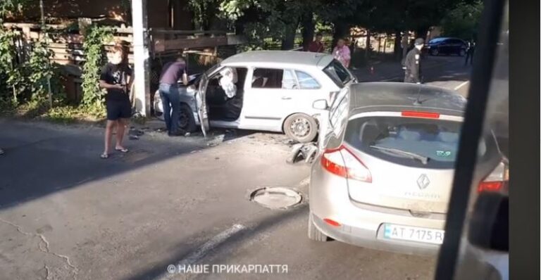 На Миру Шкода “опинилася” в огорожі подвір’я (ФОТО)