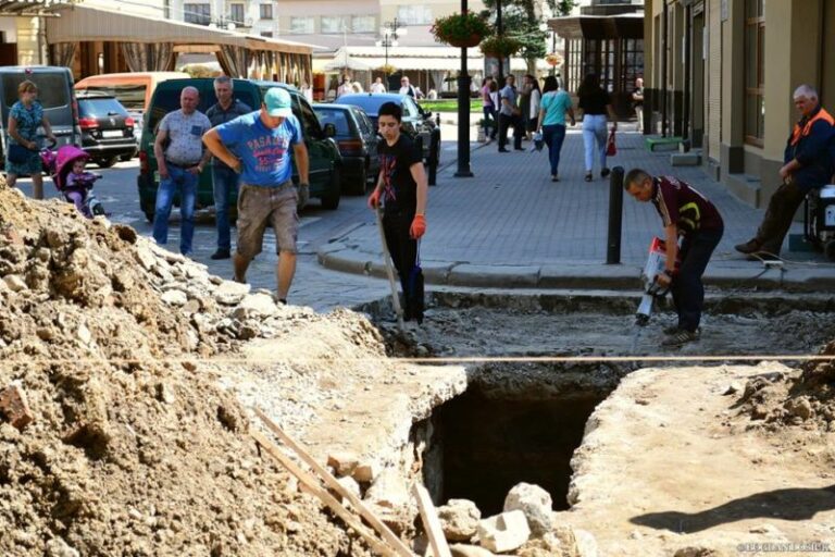 У Франківську розкопали частину унікальної брами (ФОТО)