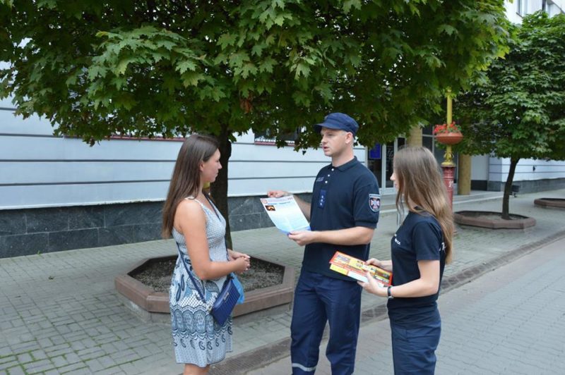 Франківські рятувальники навчали краян правил безпеки (ФОТО)