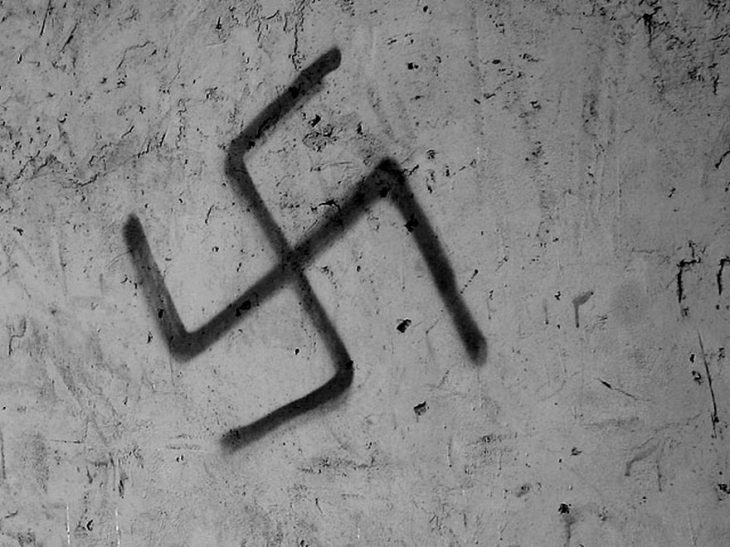 Прикарпатець, який розмальовував фасади свастиками, сидітиме за ґратами