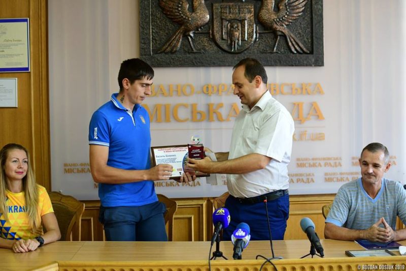 Найкращого спортсмена липня урочисто нагородили у франківській мерії (ФОТО)