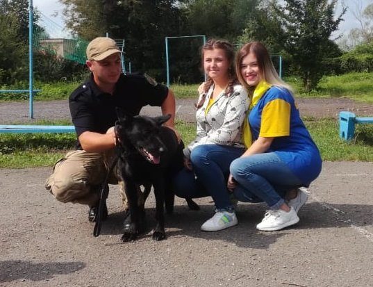 Поліціянти-кінологи навідалися у дитячий табір “Лімниця” (ФОТО)