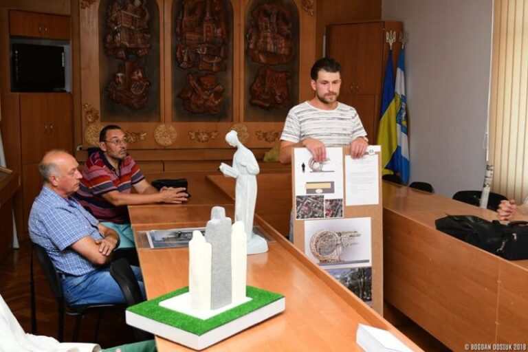 Франківцям показали, як виглядатиме пам’ятник Народному вчителю (ФОТО)