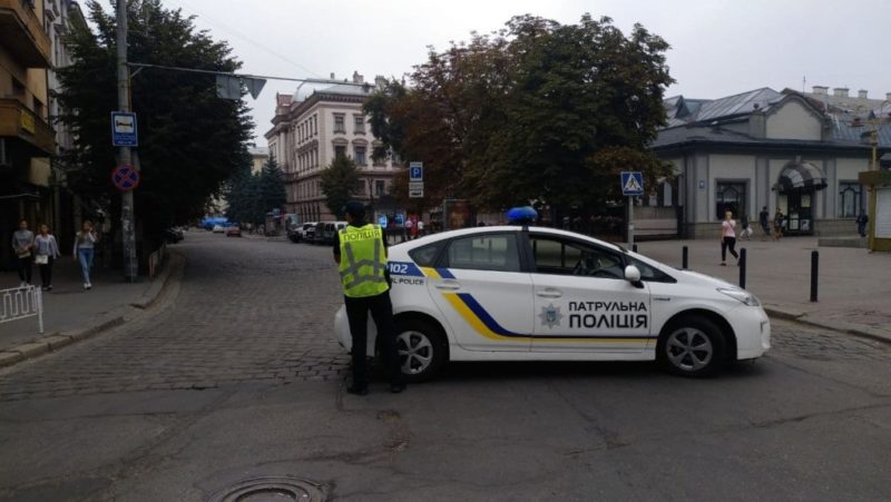 Одна з центральних вулиць Франківська перекрита для проїзду