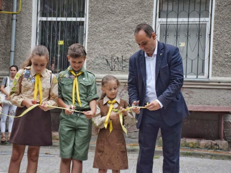 Капітально відремонтовану вулицю Павлика урочисто відкрили у Франківську (ФОТО)