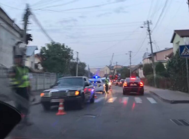 У Франківську на переході Мерседес збив жінку (ФОТОФАКТ)