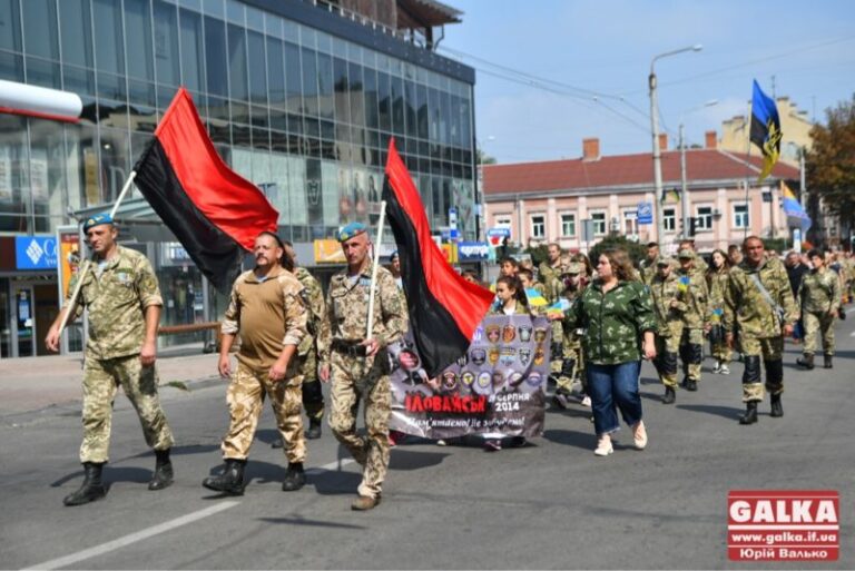 У Франківську вшанували бійців, котрі загинули в “Іловайському котлі” (ФОТО)