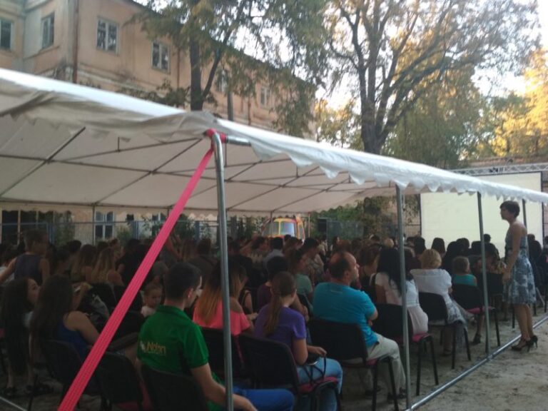 Франківці під відкритим небом подивилися “Сторожову заставу” (ФОТО)