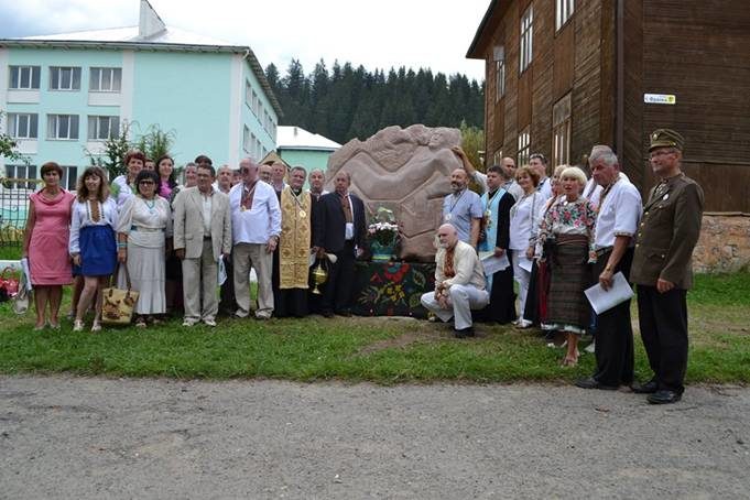 У Верховині відкрили пам’ятник Михайлу Ломацькому (ФОТОФАКТ)