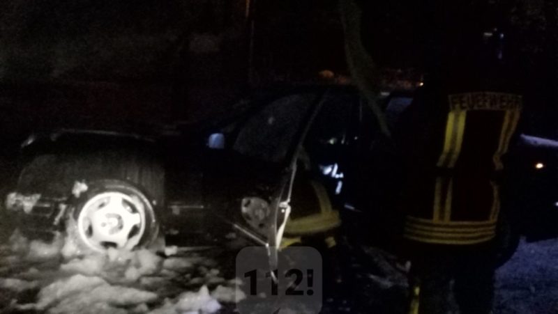 Вночі на Петлюри горів Мерседес “на бляхах” (ФОТО)