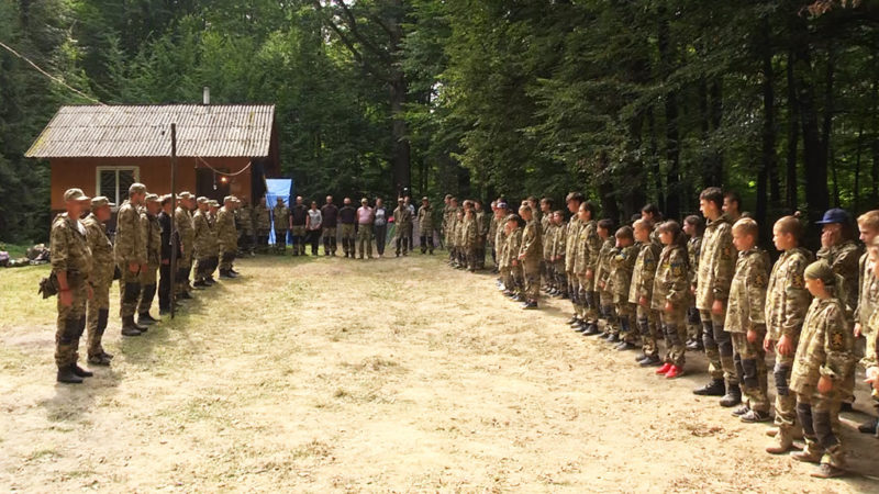 На Прикарпатті влаштували військовий патріотичний вишкіл для дітей (ВІДЕО)